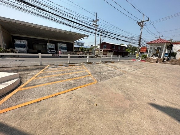 การจัดสิ่งอำนวยความสะดวก การให้บริการประชาชน ที่จอดรถผู้มาติดต่อราชการ